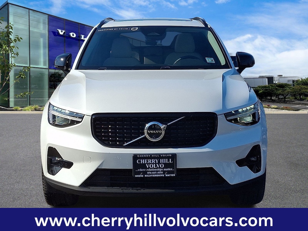 Certified 2025 Volvo XC40 B5 Plus Dark Theme SUV