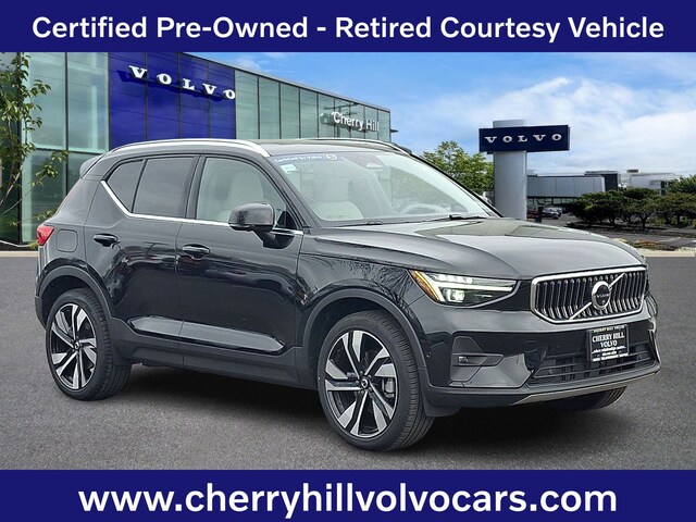 2025 Volvo XC40 B5 Ultra Bright Theme SUV