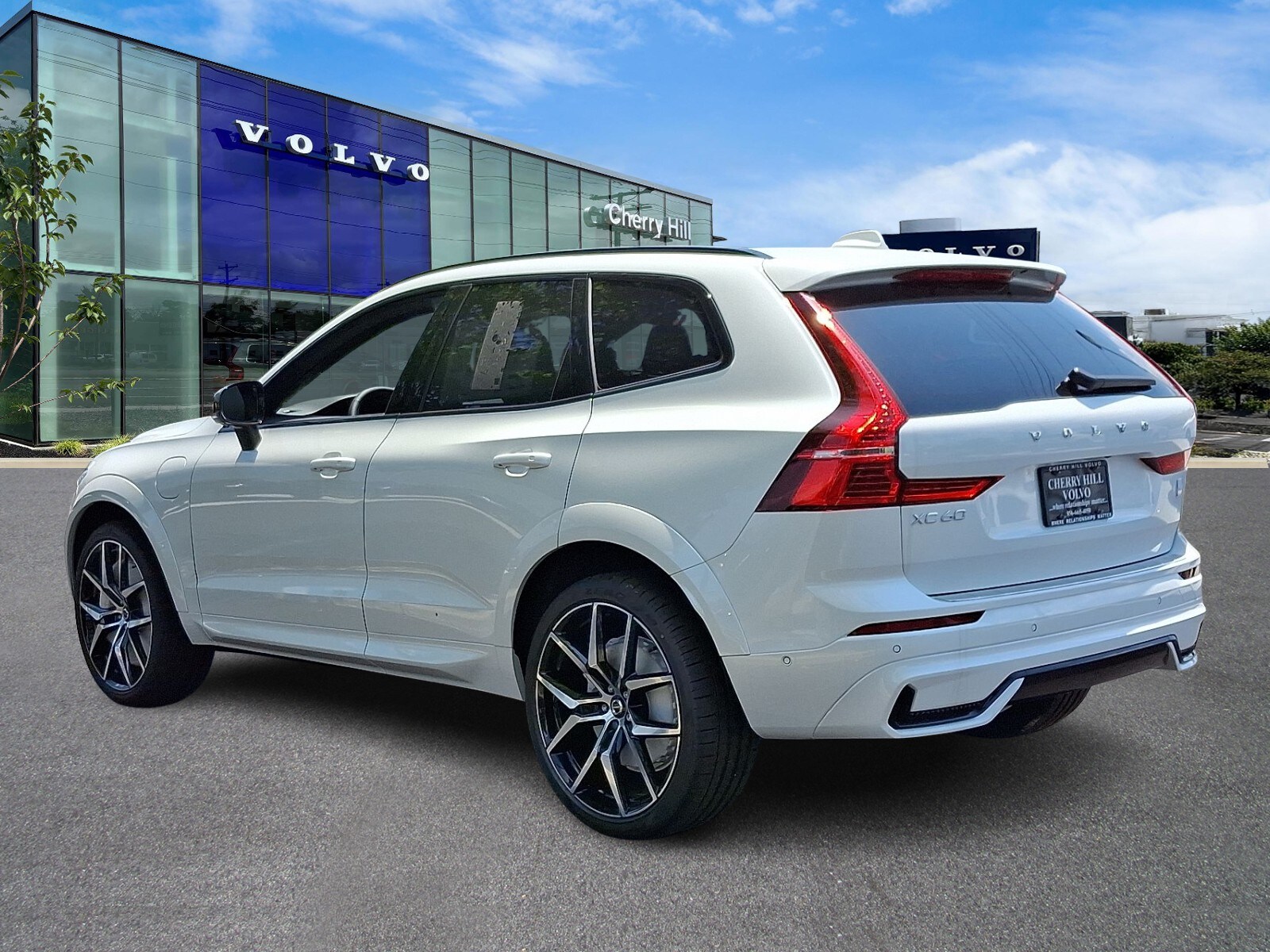 2025 Volvo XC60 Hybrid T8 Polestar photo 3