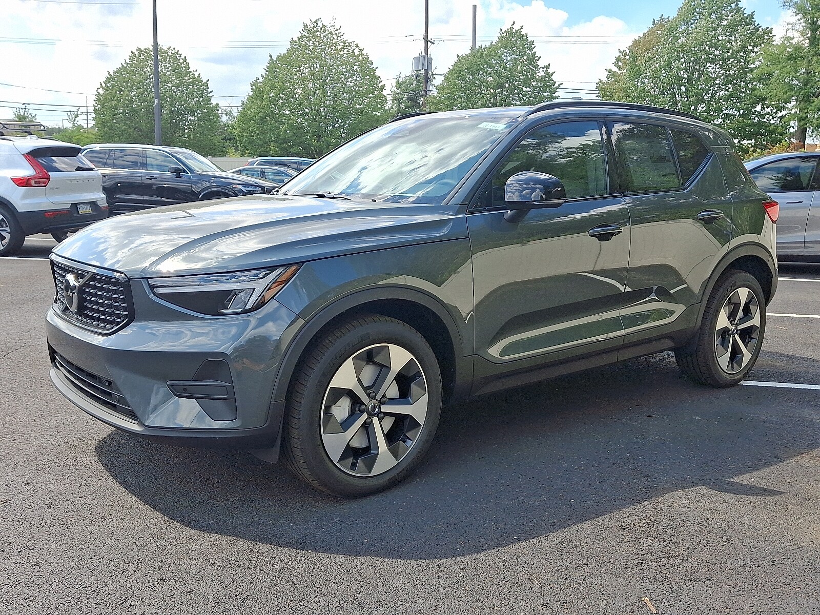 2026 Volvo XC40 Core photo 3