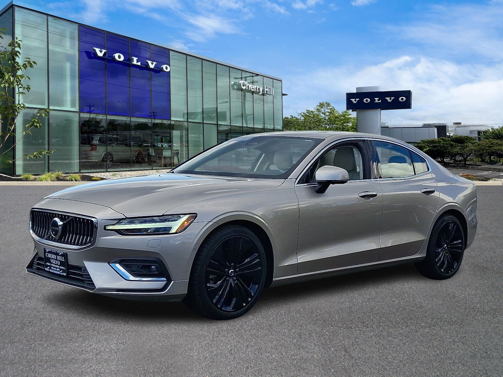 2023 Volvo S60 B5 Ultimate photo 3