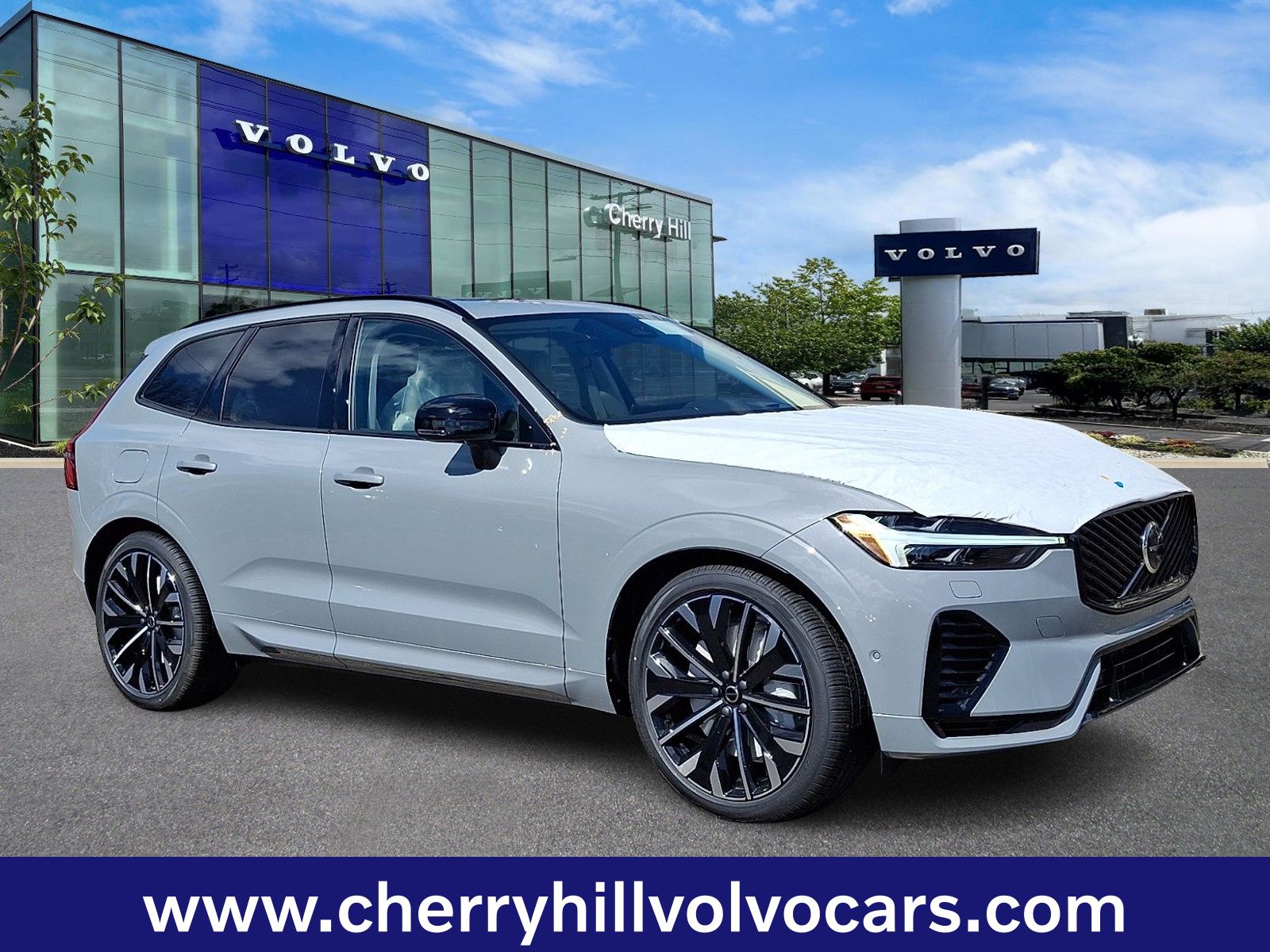 2026 Volvo XC60 plug-in hybrid SUV 