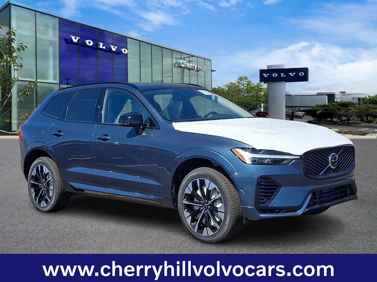 2026 Volvo XC60 plug-in hybrid SUV 