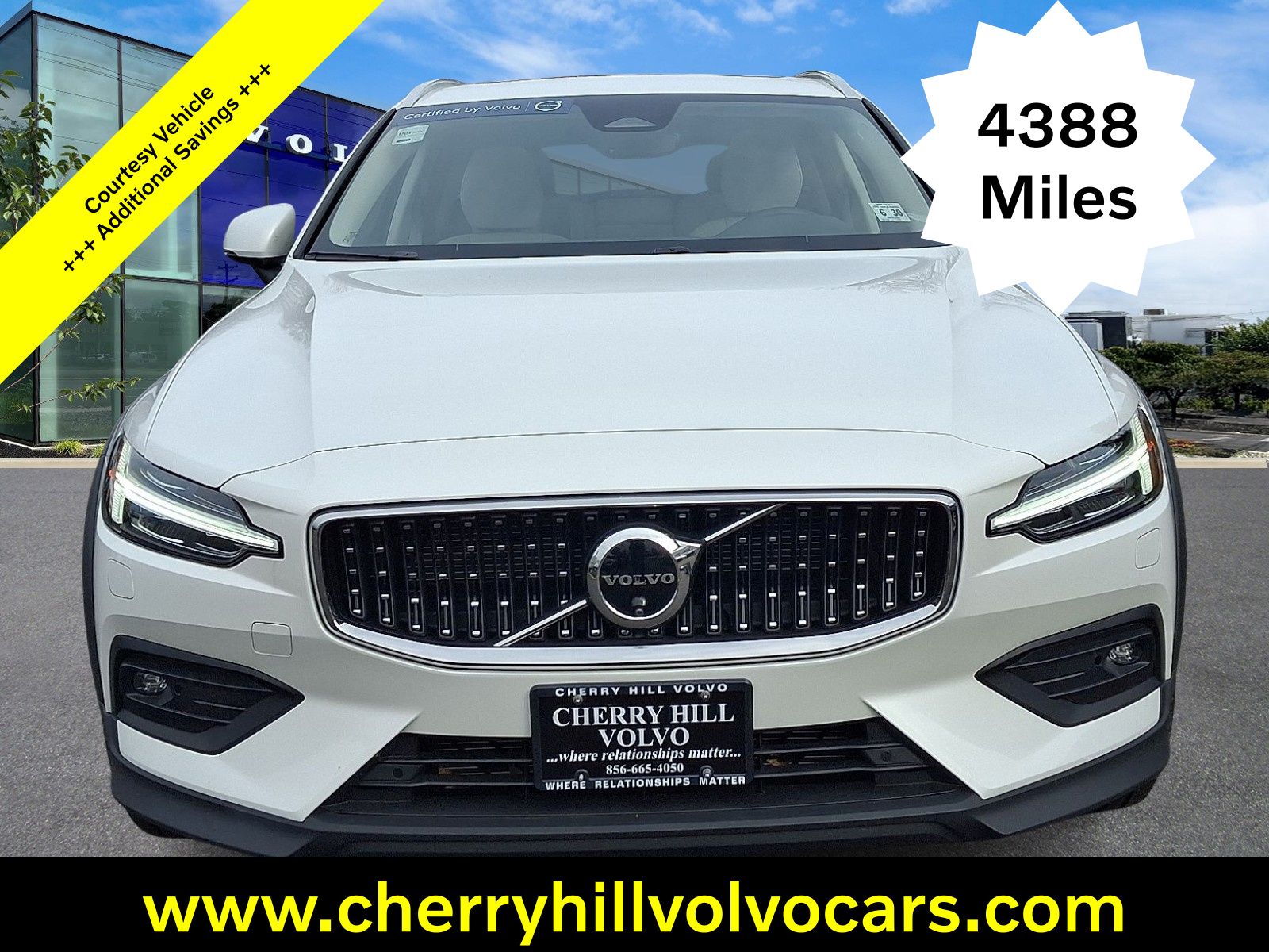 2025 Volvo V60 Cross Country B5 Plus photo 3