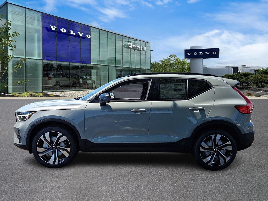 Certified 2025 Volvo XC40 B5 AWD Plus Dark B5 Plus Dark Theme SUV