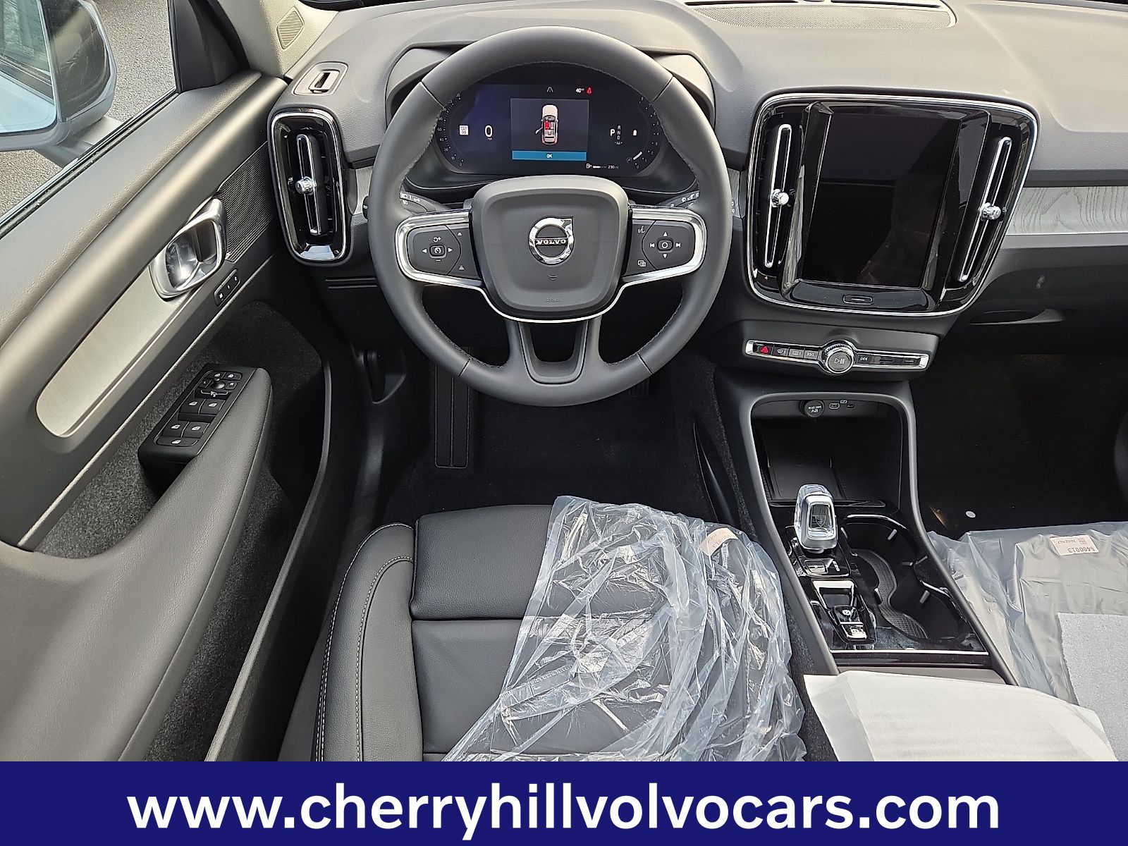 2026 Volvo XC40 Plus - Photo 8