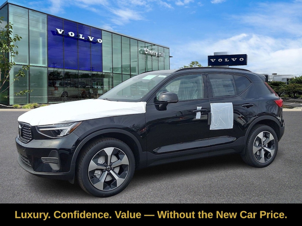 New 2026 Volvo XC40 B5 Core SUV