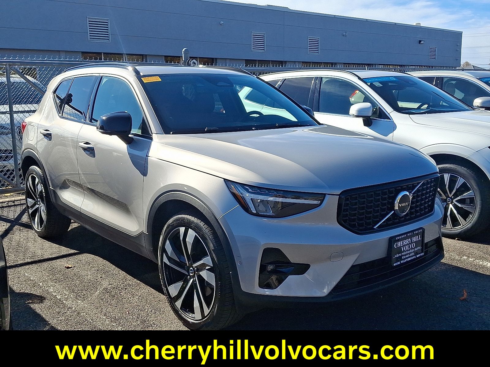 2025 Volvo XC40 Plus photo 3