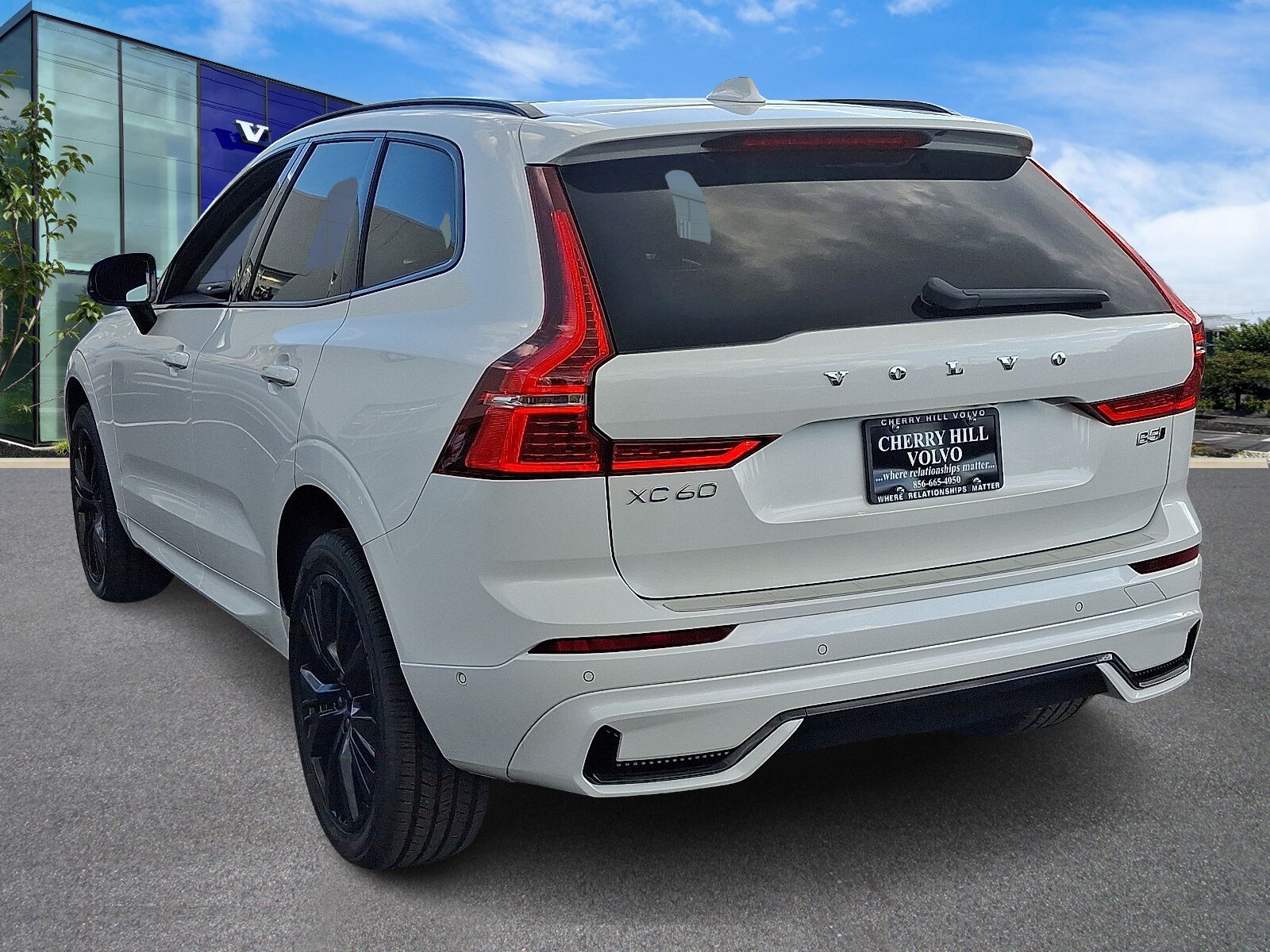 2023 Volvo XC60 B5 Plus photo 4