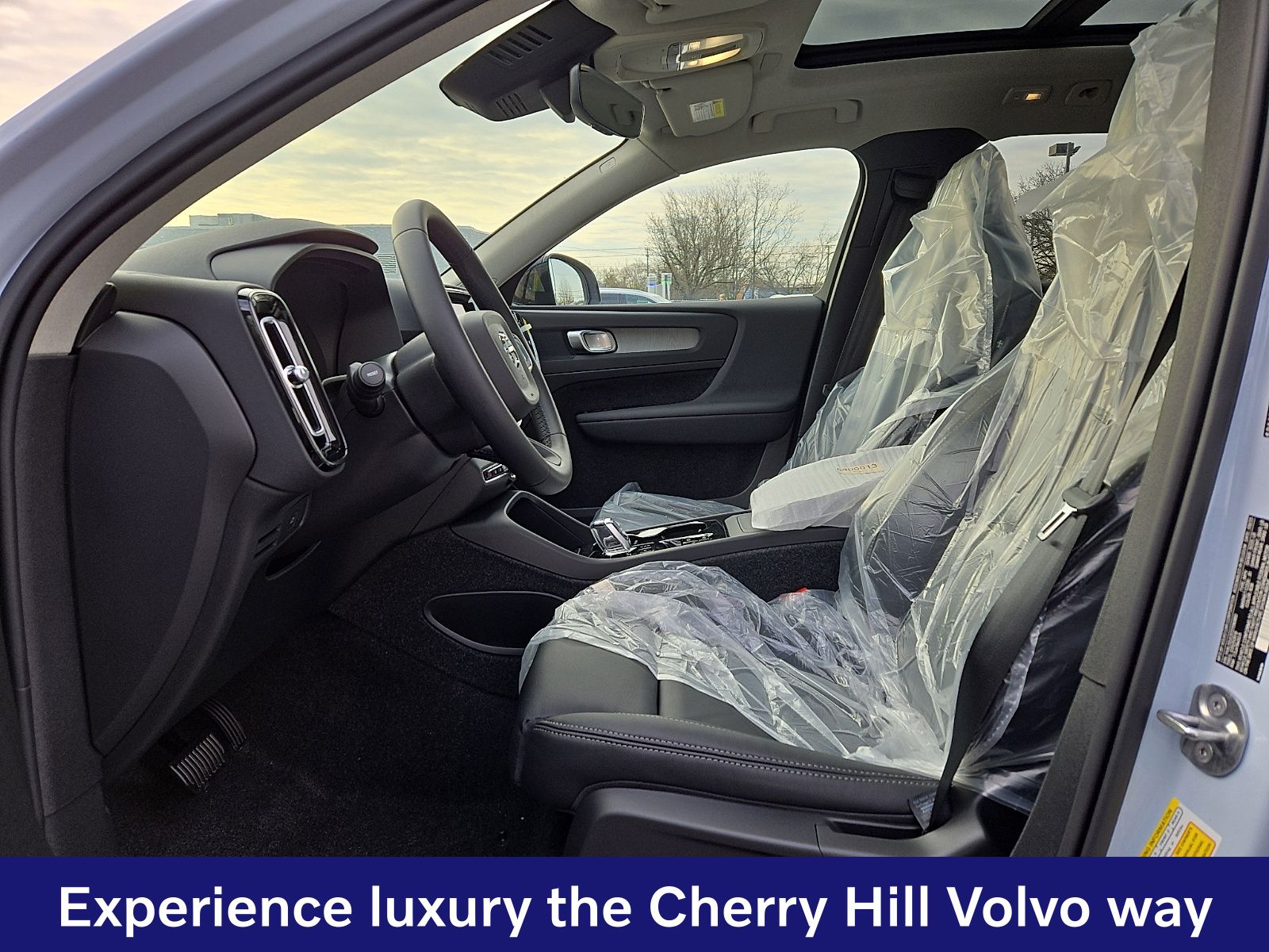 2026 Volvo XC40 Plus - Photo 10