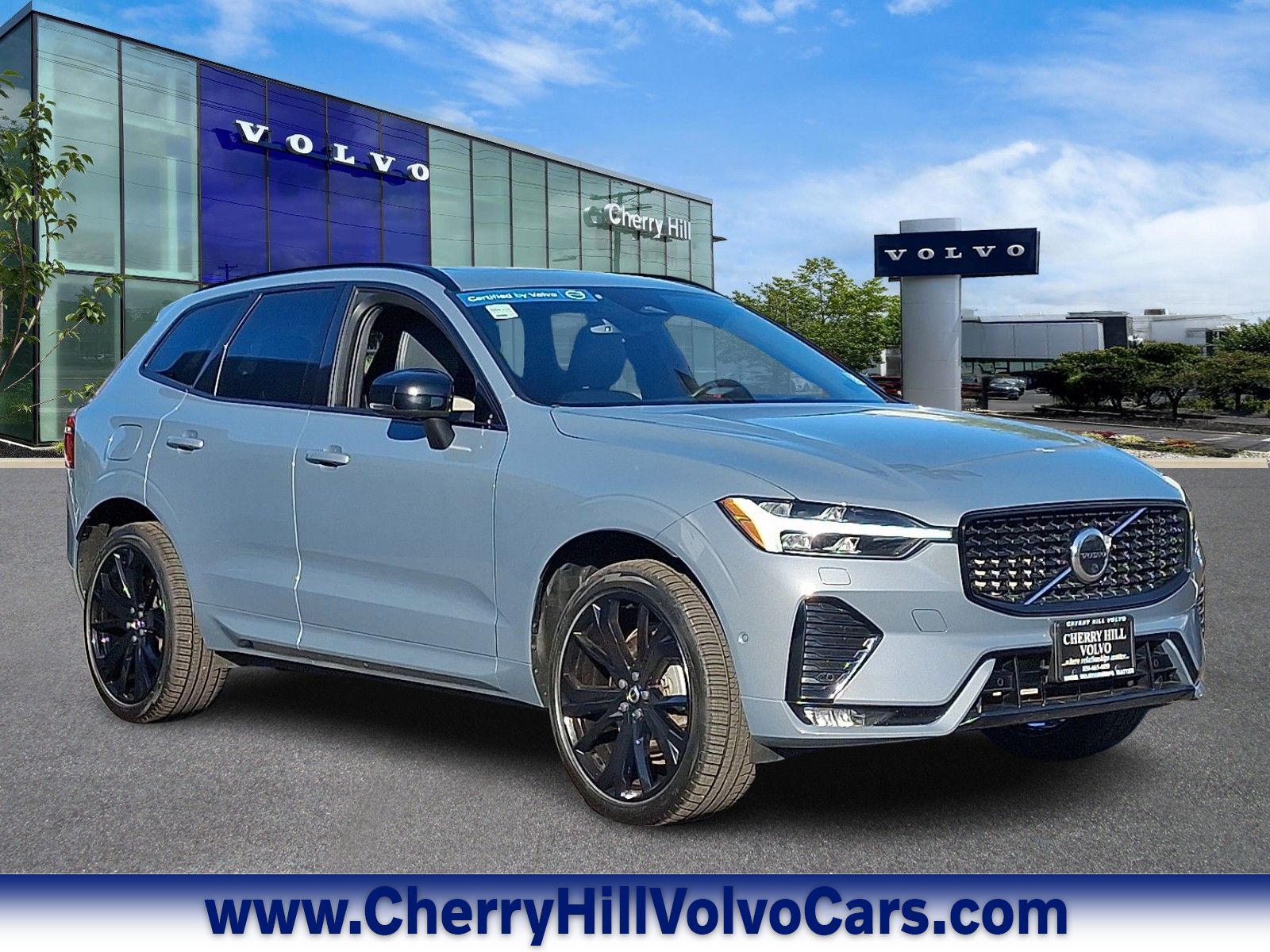 2022 Volvo XC60 R-Design