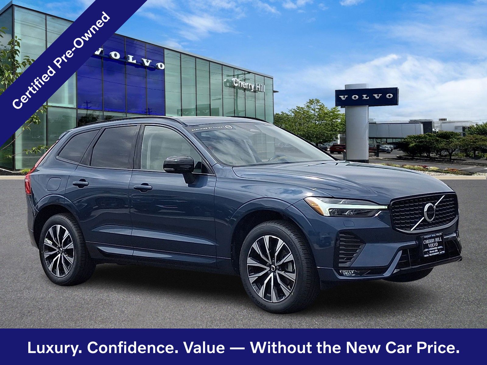 2024 Volvo XC60 B5 Core Dark Theme AWD's photo