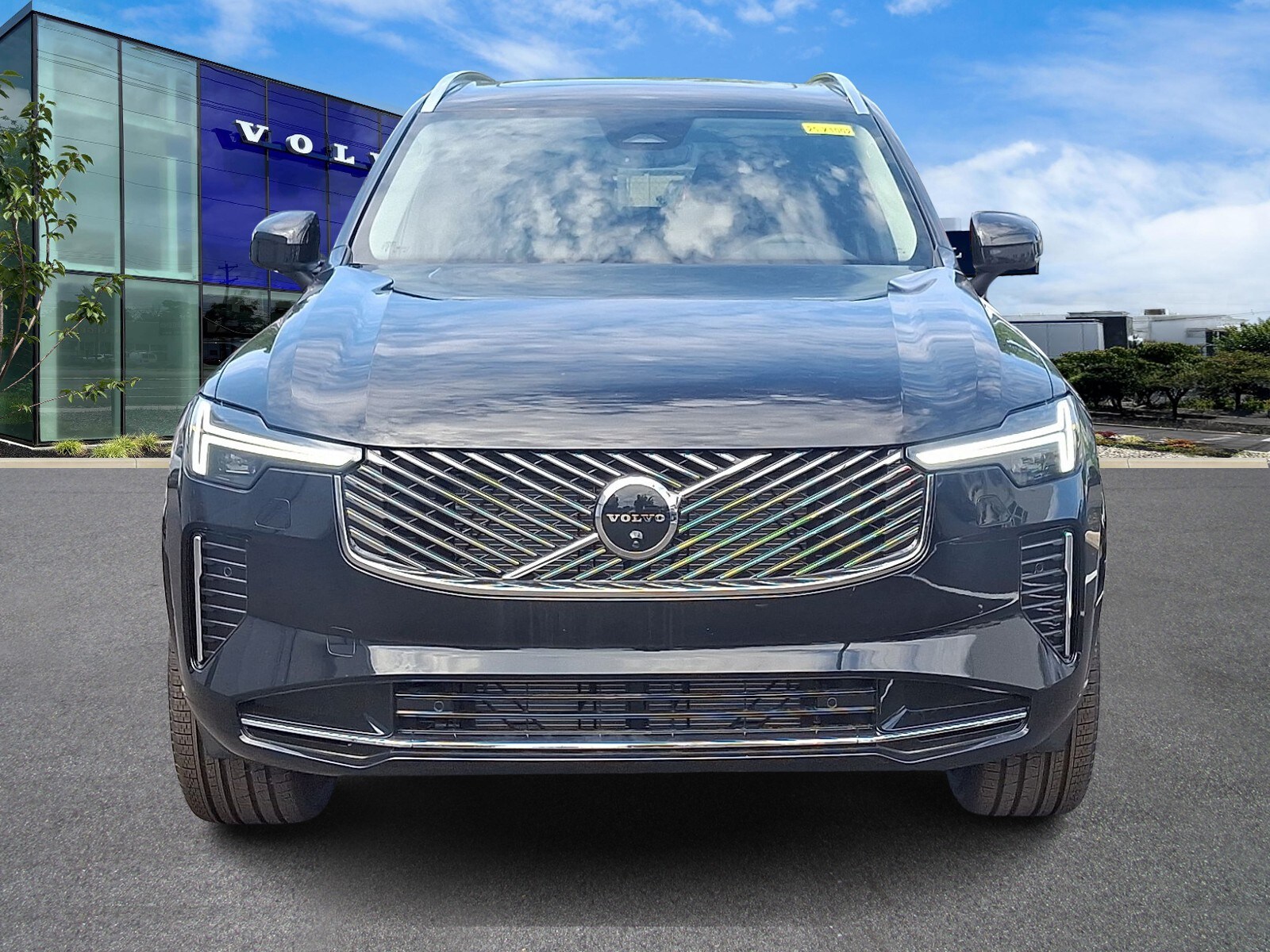 2025 Volvo XC90 Plus photo 2