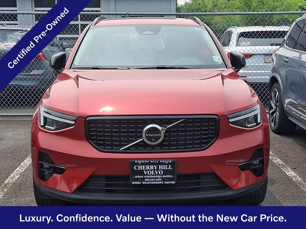 Certified 2025 Volvo XC40 B5 Plus Dark Theme SUV