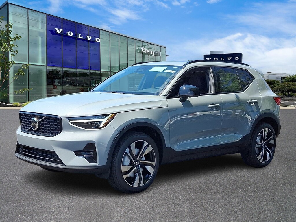 Certified 2025 Volvo XC40 B5 AWD Plus Dark B5 Plus Dark Theme SUV