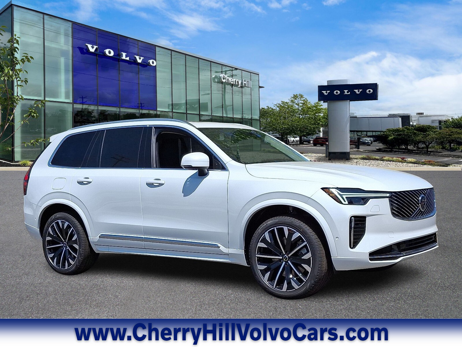 2025 Volvo XC90 plug-in hybrid SUV 