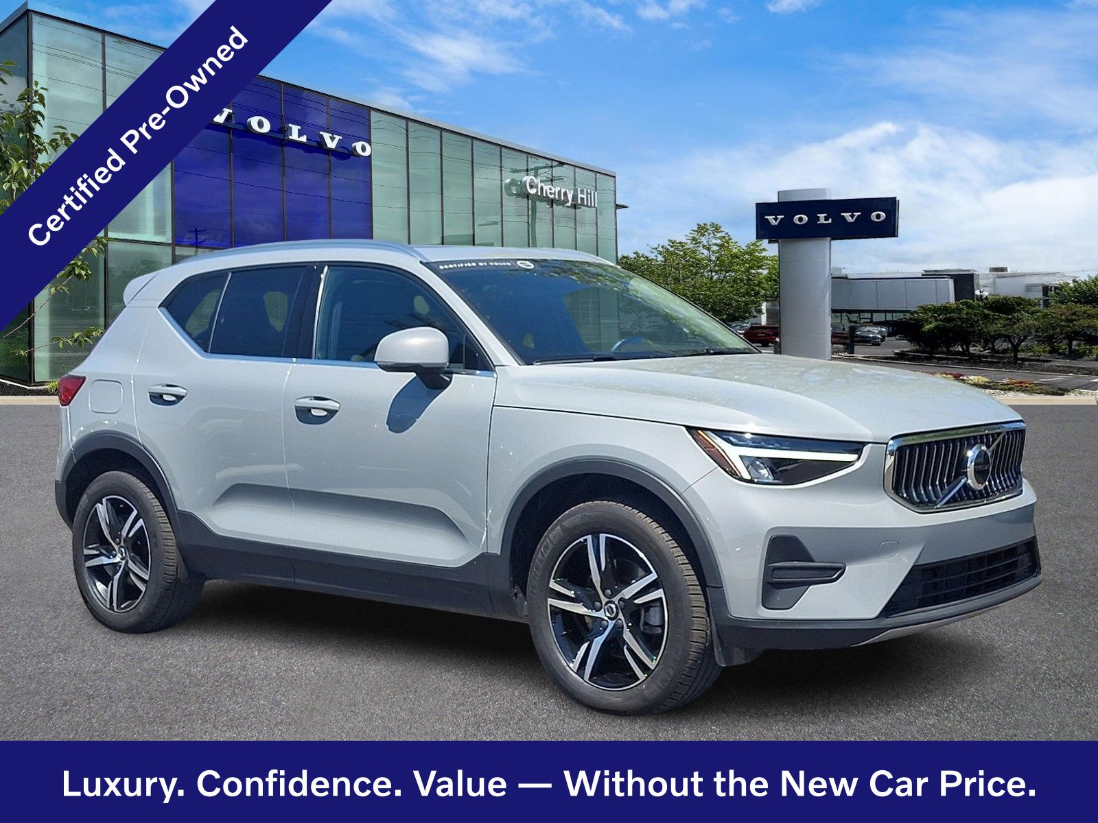2025 Volvo XC40 B5 Core Bright AWD's photo