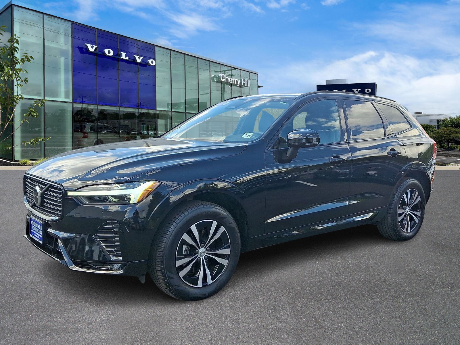 2025 Volvo XC60 B5 Core photo 2