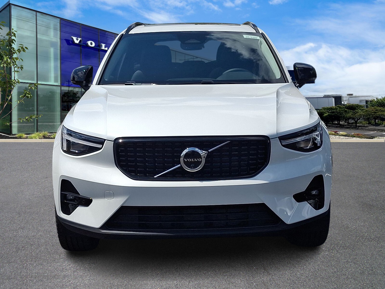 2026 Volvo XC40 AWD Plus photo 2
