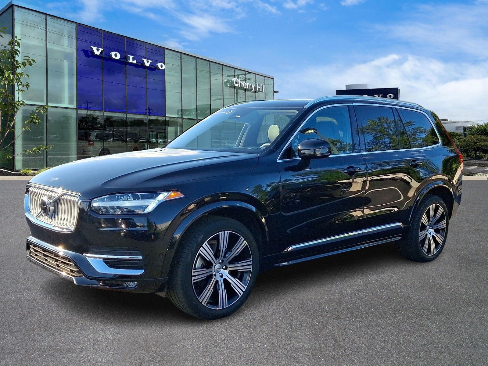 2023 Volvo XC90 AWD Ultimate photo 2