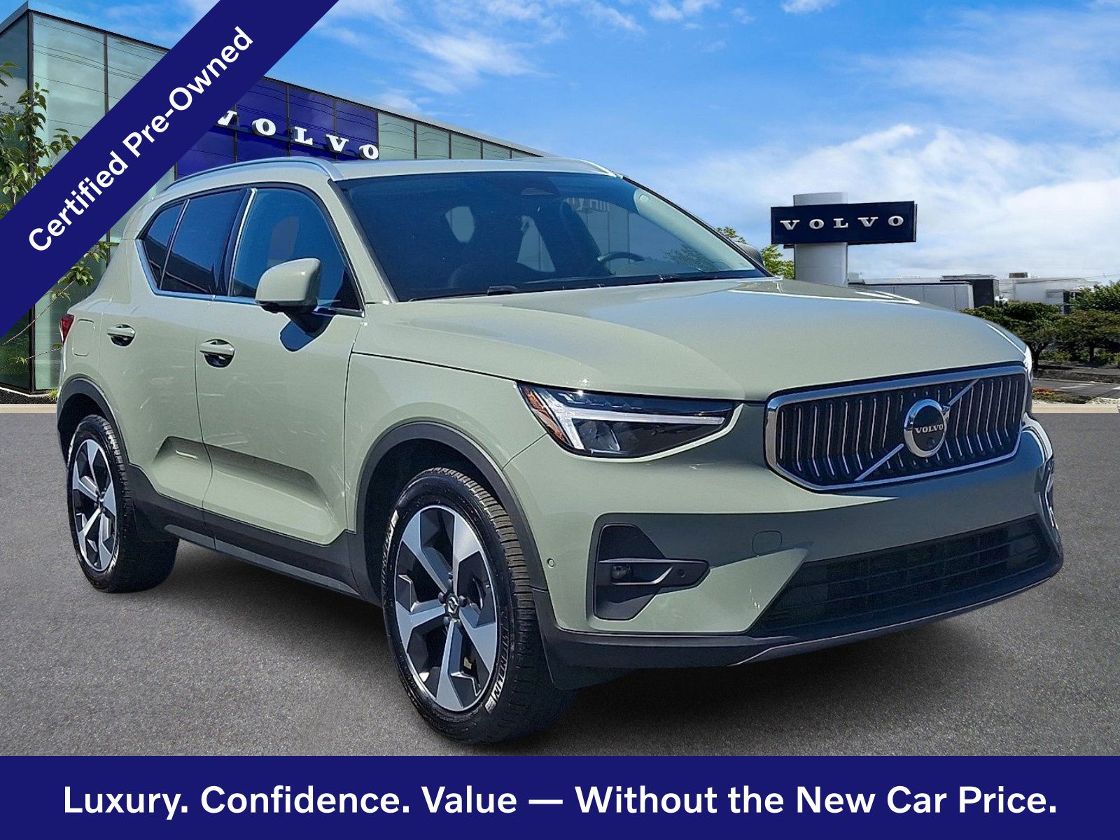 2025 Volvo XC40 B5 Plus Bright AWD's photo