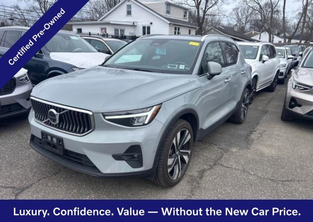 2024 Volvo XC40 B5 Plus Bright AWD's photo