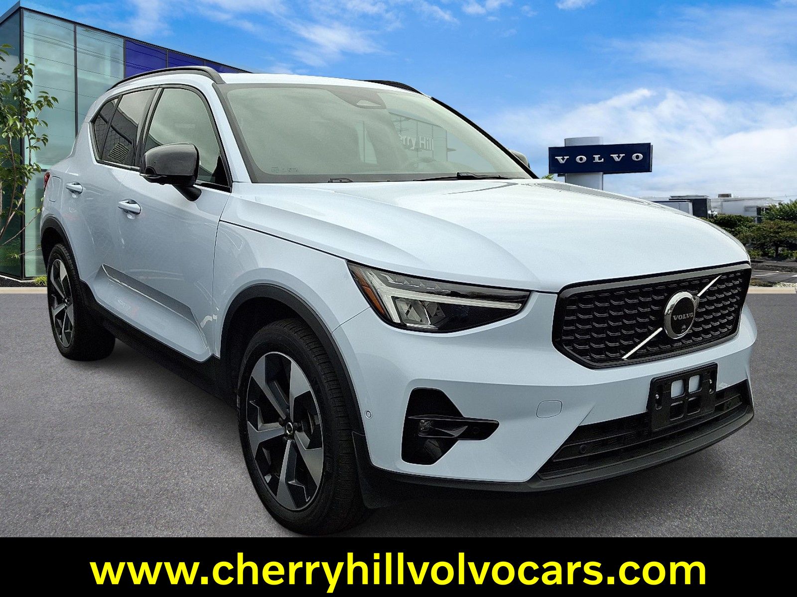 2025 Volvo XC40 SUV 