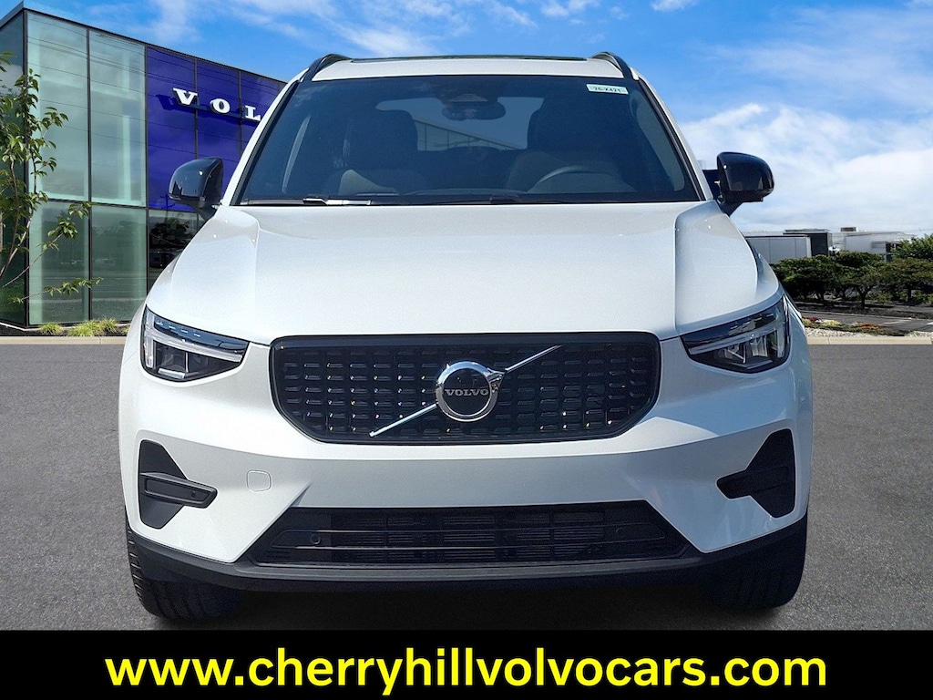 New 2026 Volvo XC40 B5 Core SUV