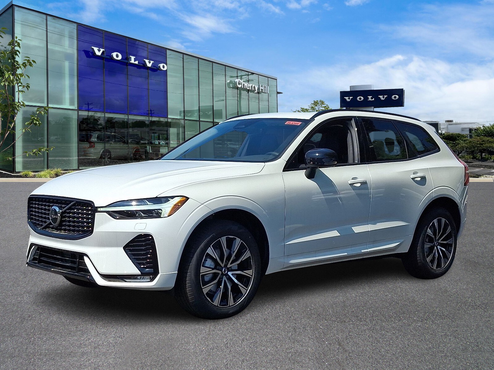 2025 Volvo XC60 B5 Core photo 2
