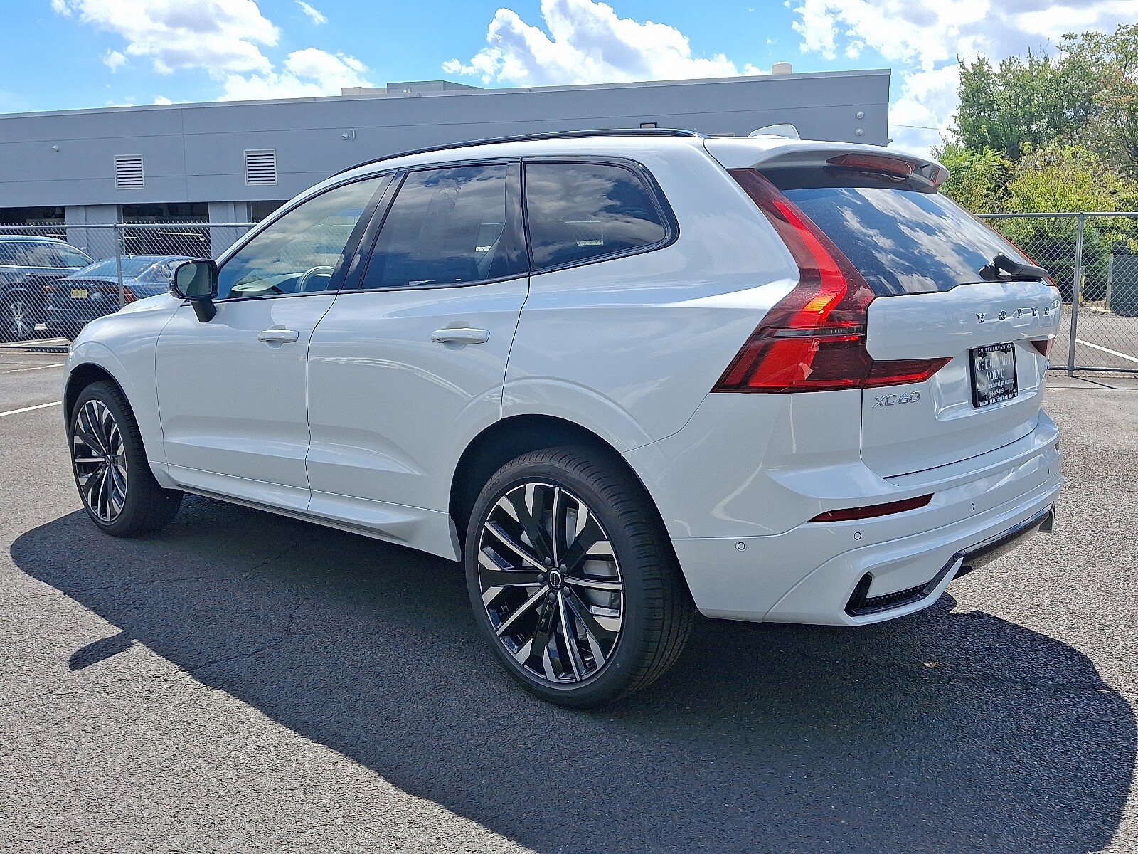 2026 Volvo XC60 B5 photo 4