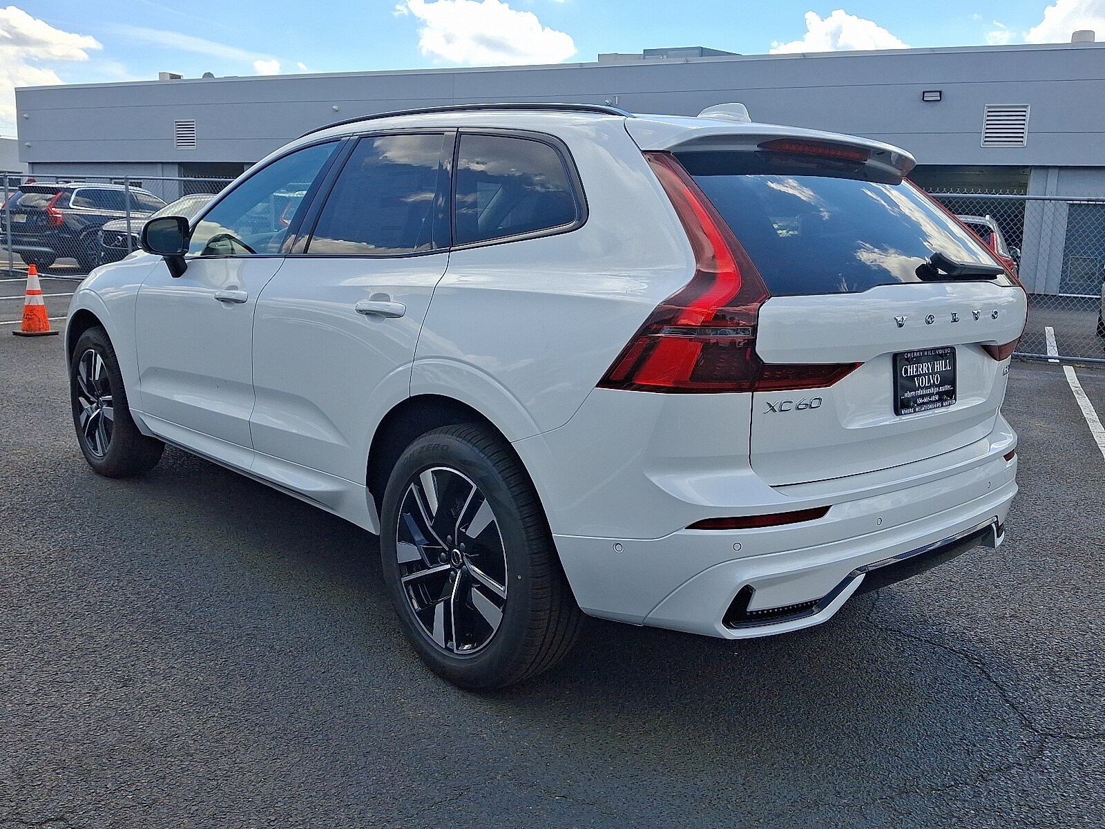 2026 Volvo XC60 B5 Plus photo 4