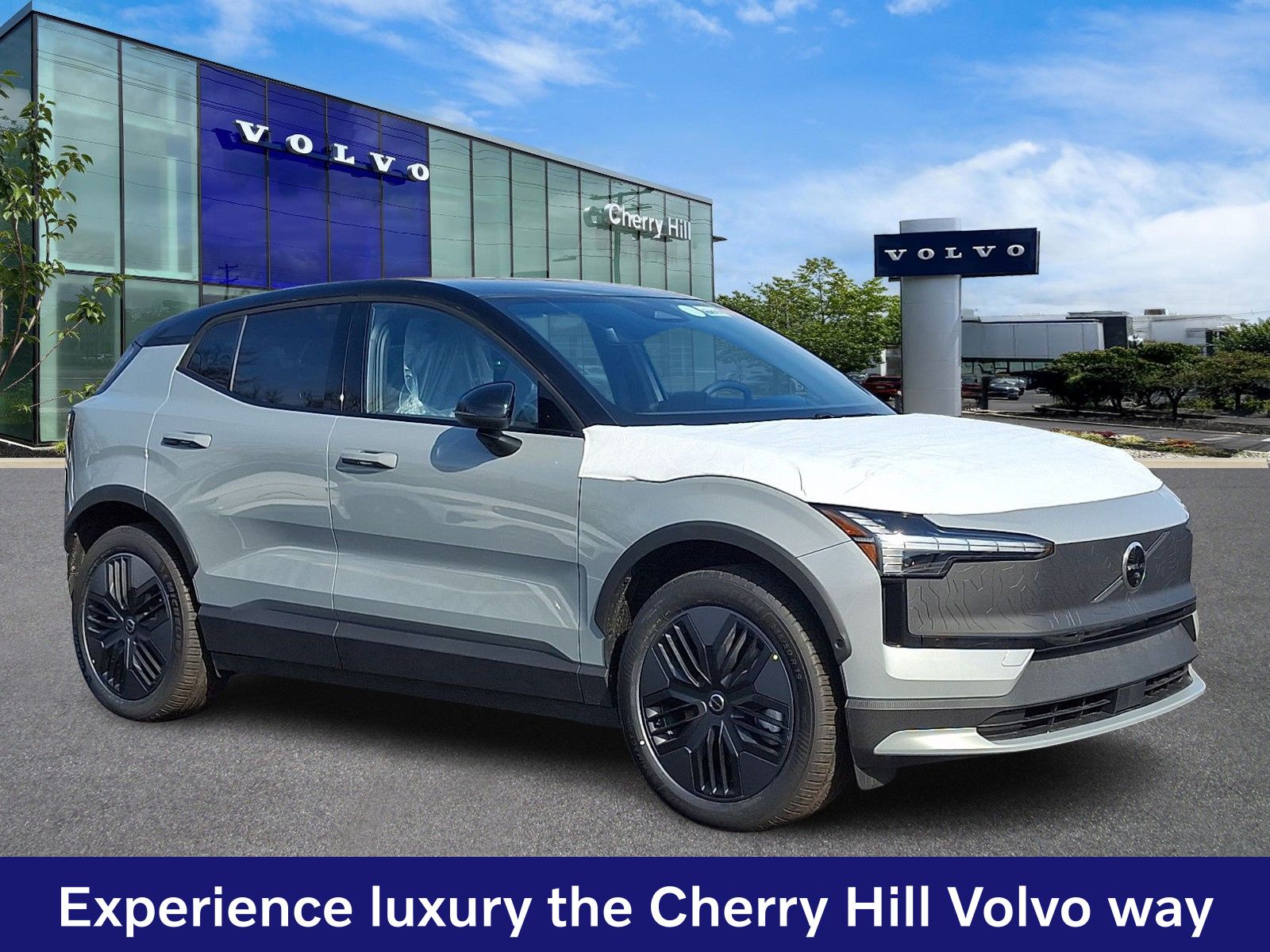2026 Volvo EX30 Twin Motor Cross Country Ultra's photo