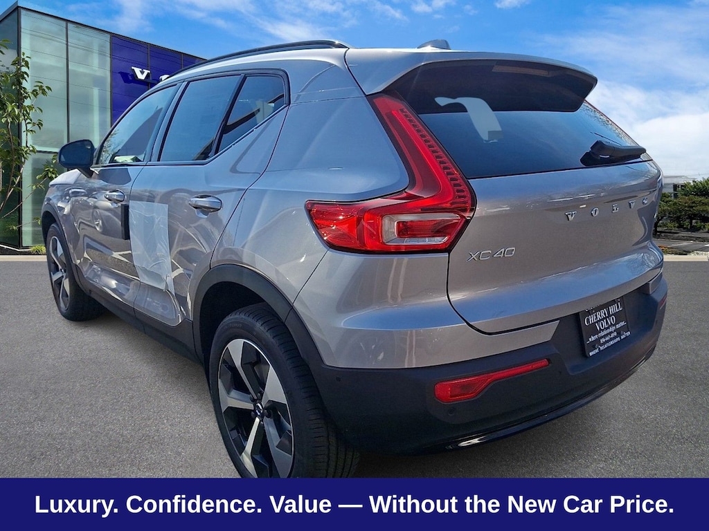 New 2026 Volvo XC40 B5 Plus SUV