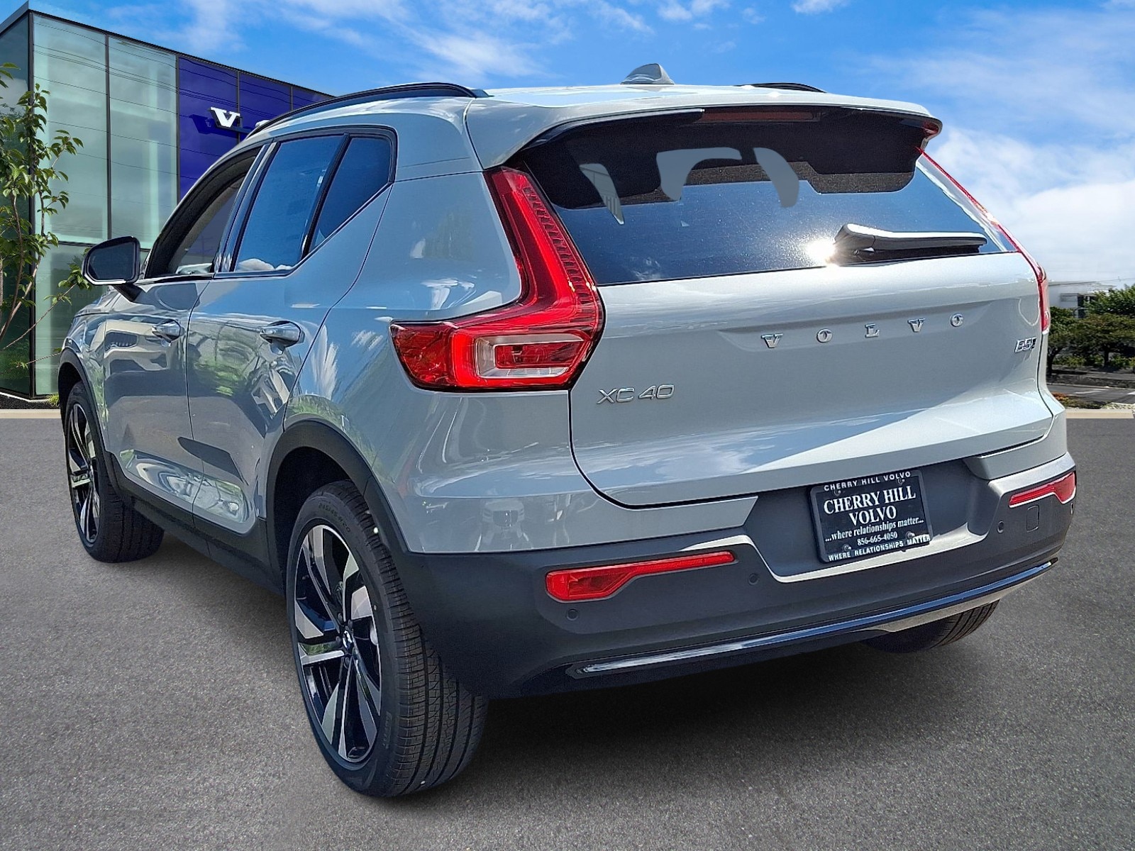 2026 Volvo XC40 photo 3