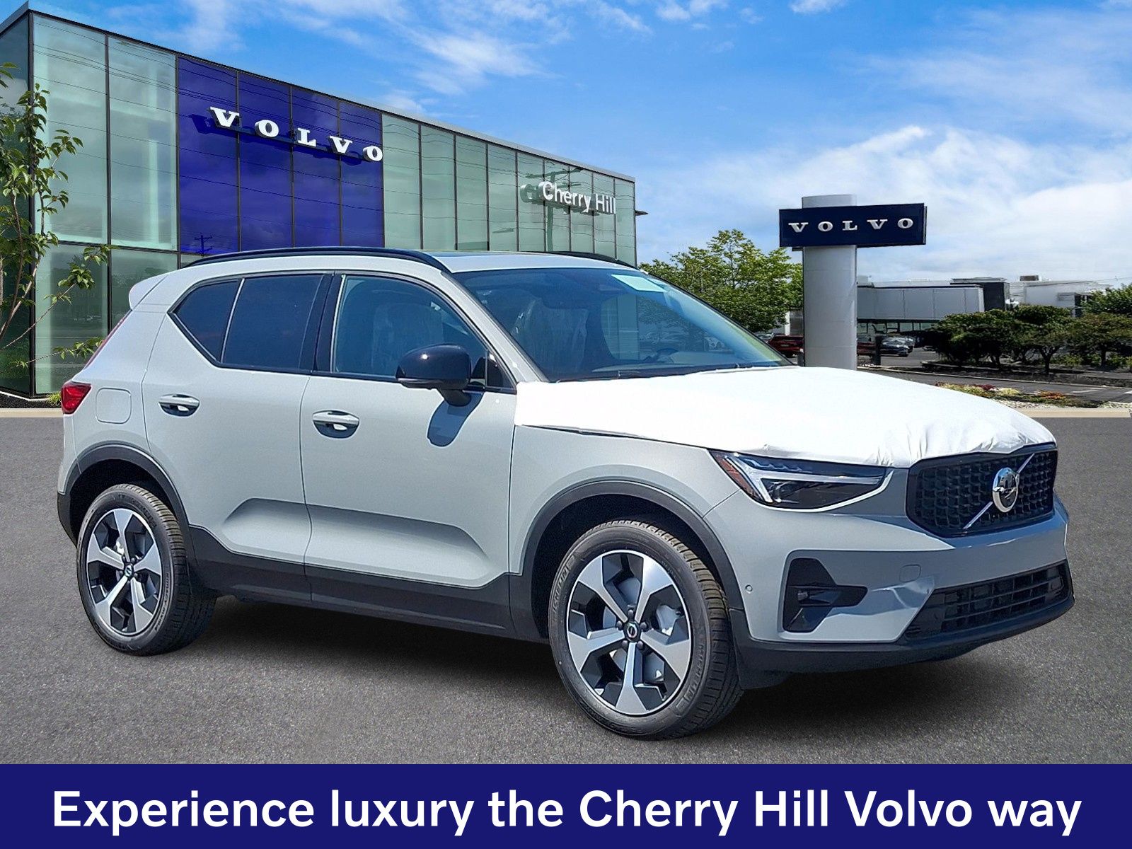 2026 Volvo XC40 B5 Plus Dark AWD's photo