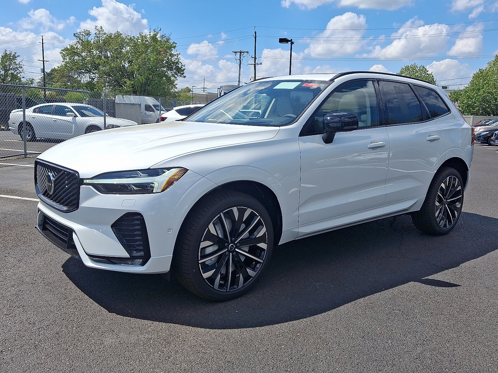2026 Volvo XC60 B5 photo 3