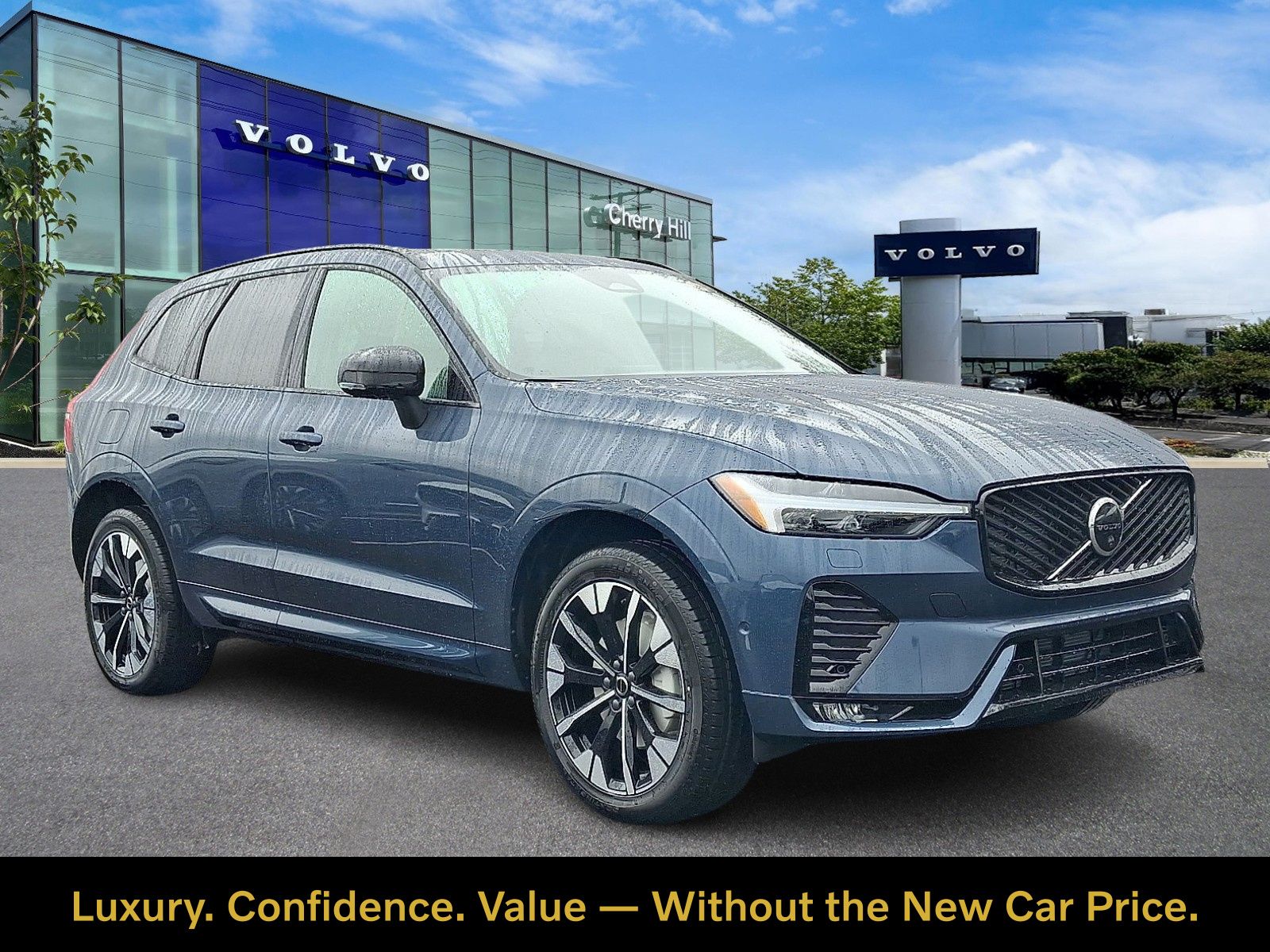 2026 Volvo XC60 B5 Plus Dark AWD's photo