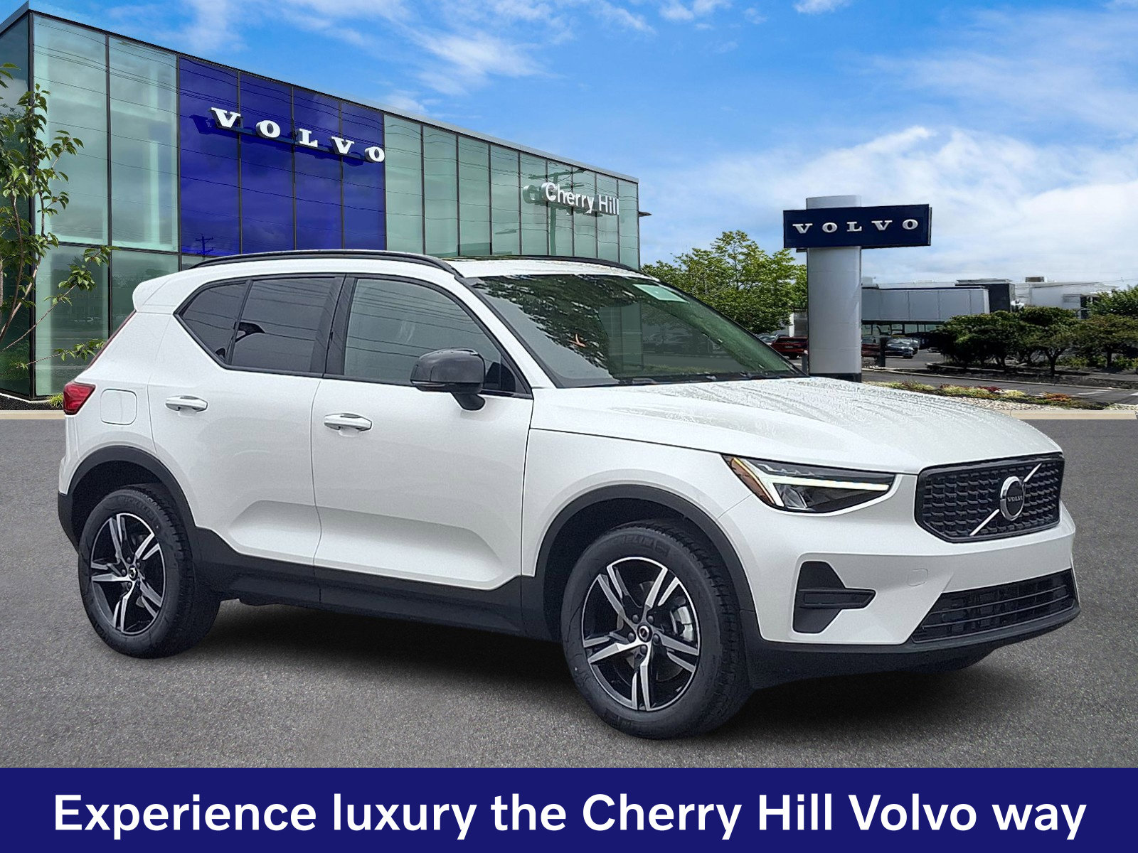New 2026 Volvo XC40 B5 Core SUV