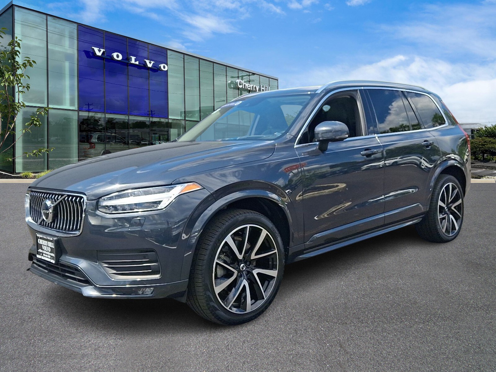 2022 Volvo XC90 T6 Momentum photo 3