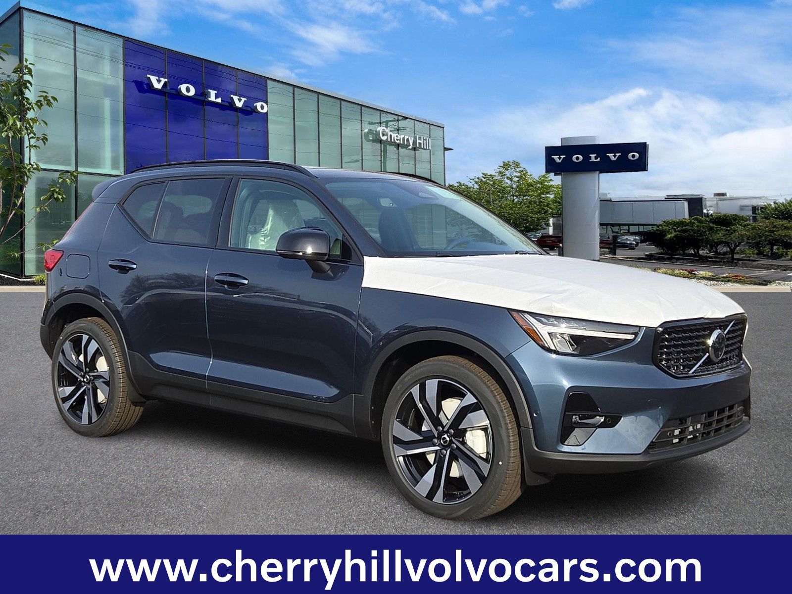 2026 Volvo XC40 Plus's photo