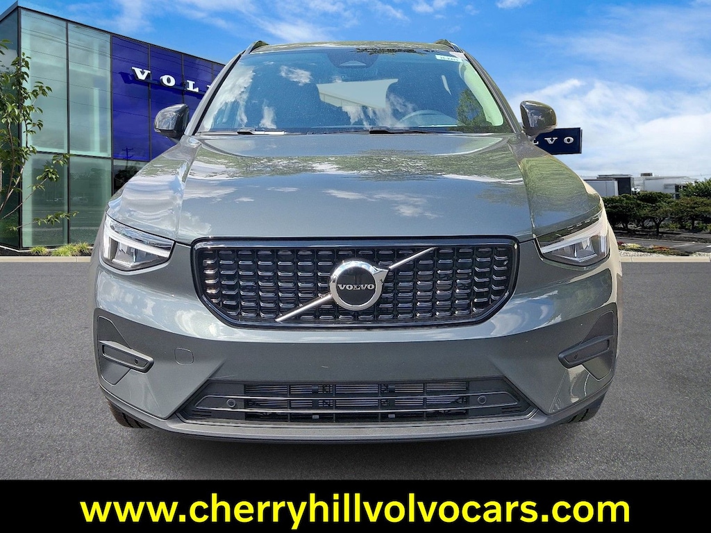 New 2026 Volvo XC40 B5 Core SUV