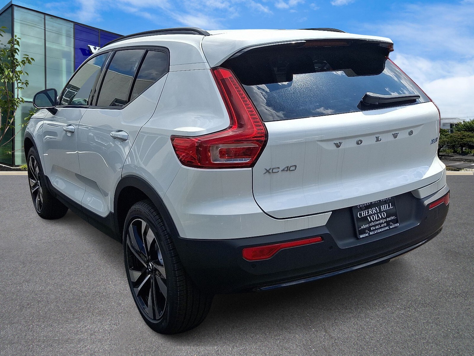 2025 Volvo XC40 photo 3