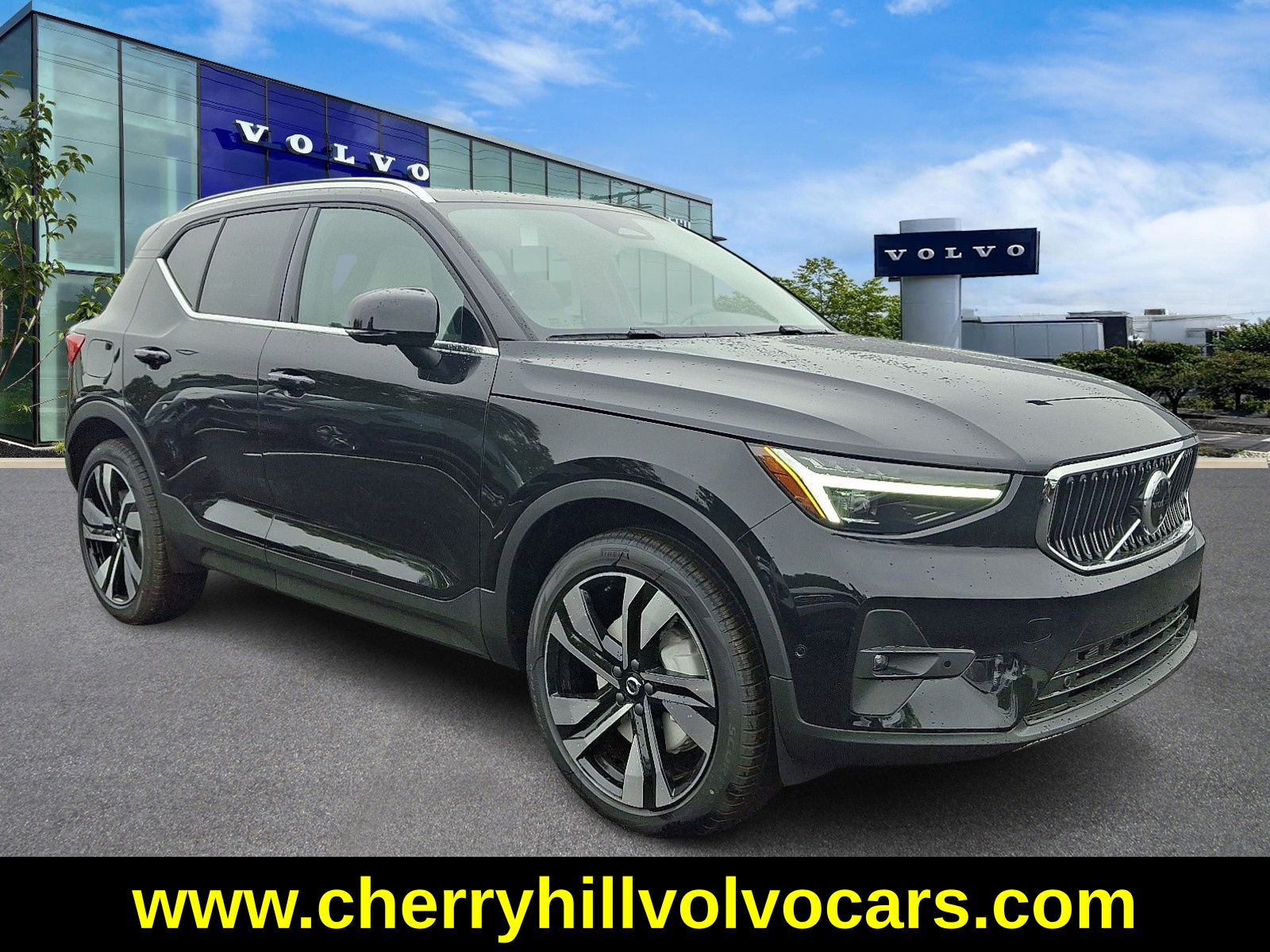 2025 Volvo XC40 SUV 
