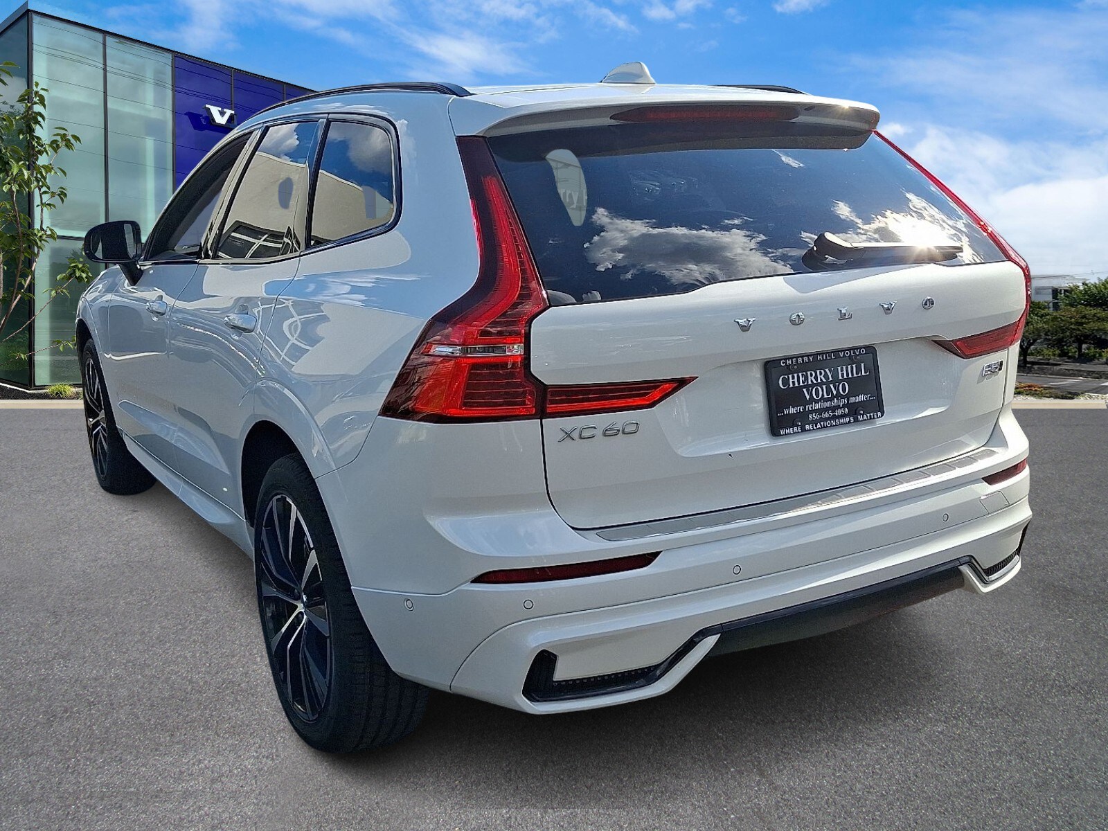 2025 Volvo XC60 B5 Plus photo 3
