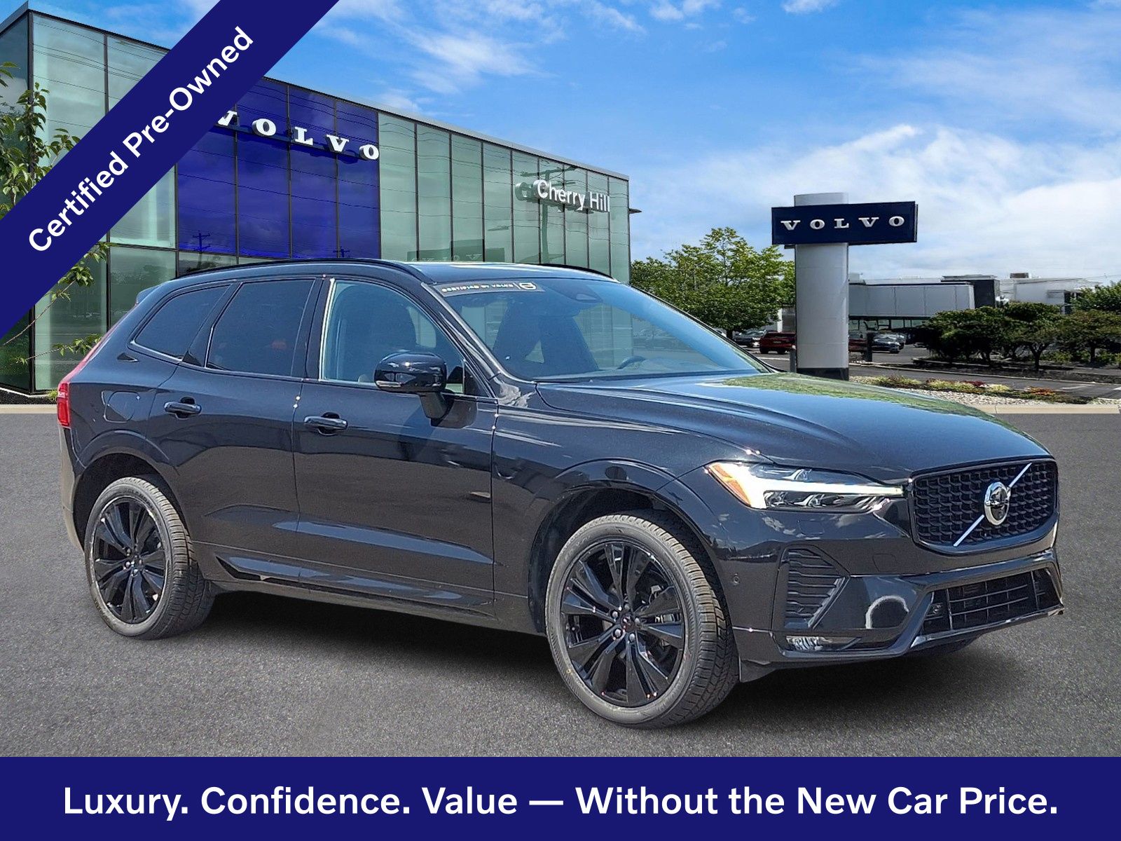 2024 Volvo XC60 B5 Plus Dark Theme AWD's photo