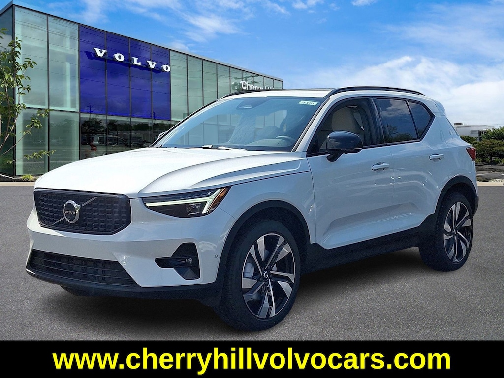 New 2025 Volvo XC40 B5 Ultra Dark Theme SUV