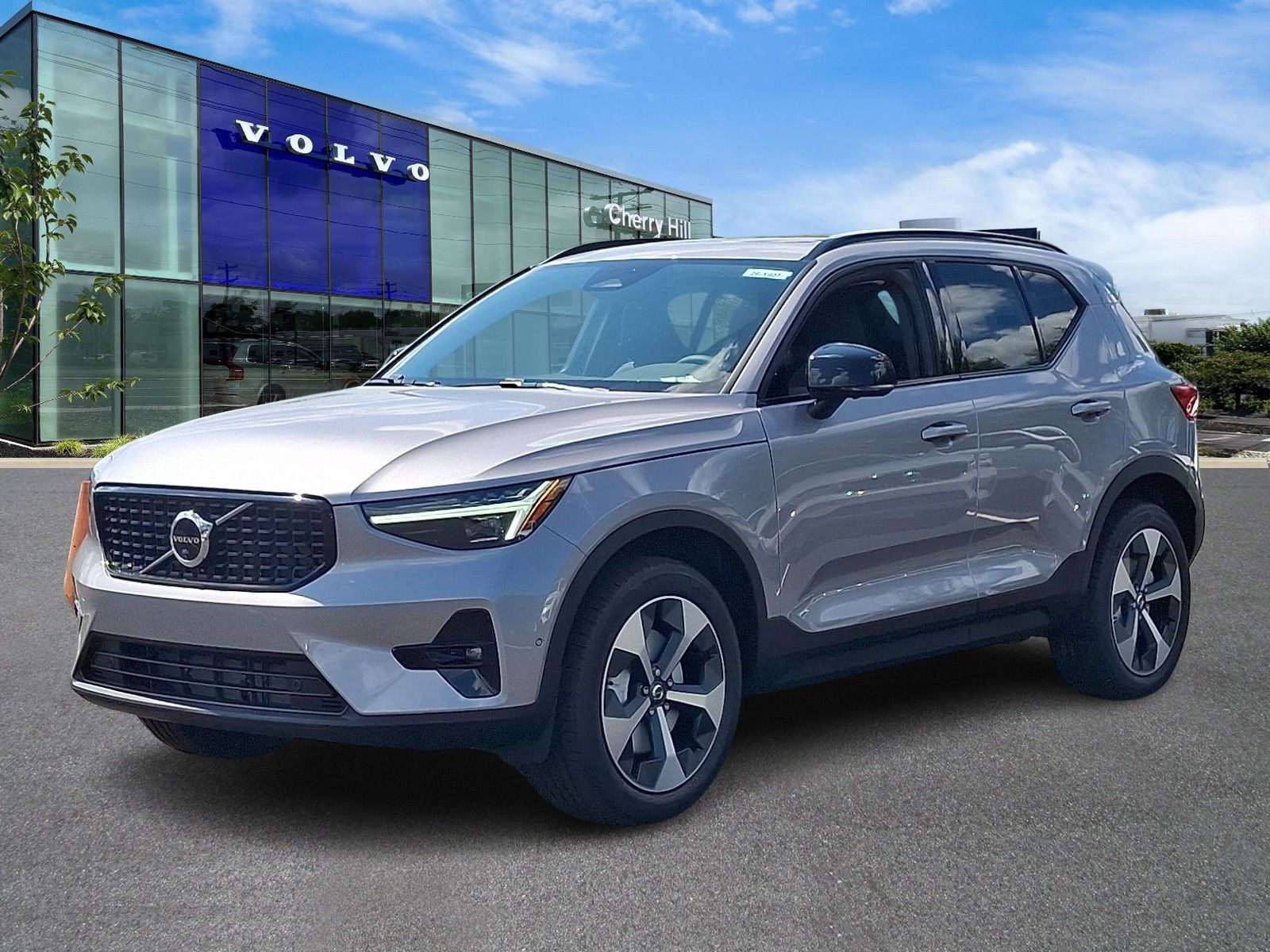 2026 Volvo XC40 Plus photo 3