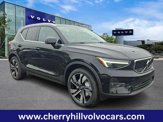 2025 Volvo XC40 B5 Ultra Bright Theme SUV