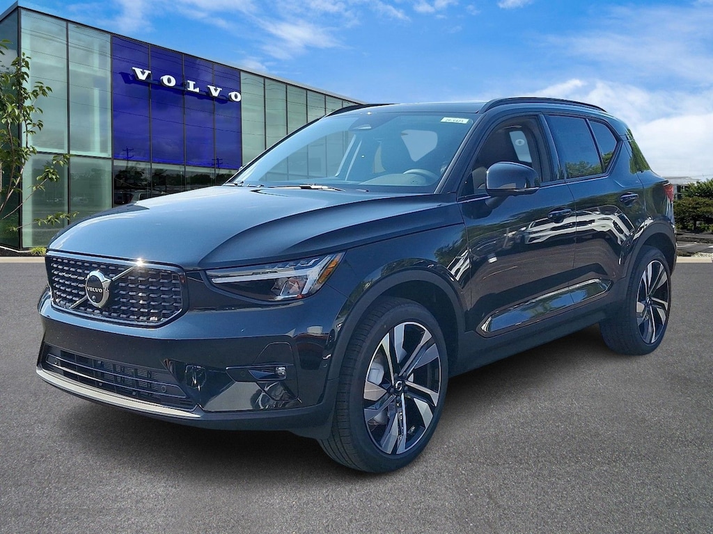 New 2026 Volvo XC40 B5 Plus SUV
