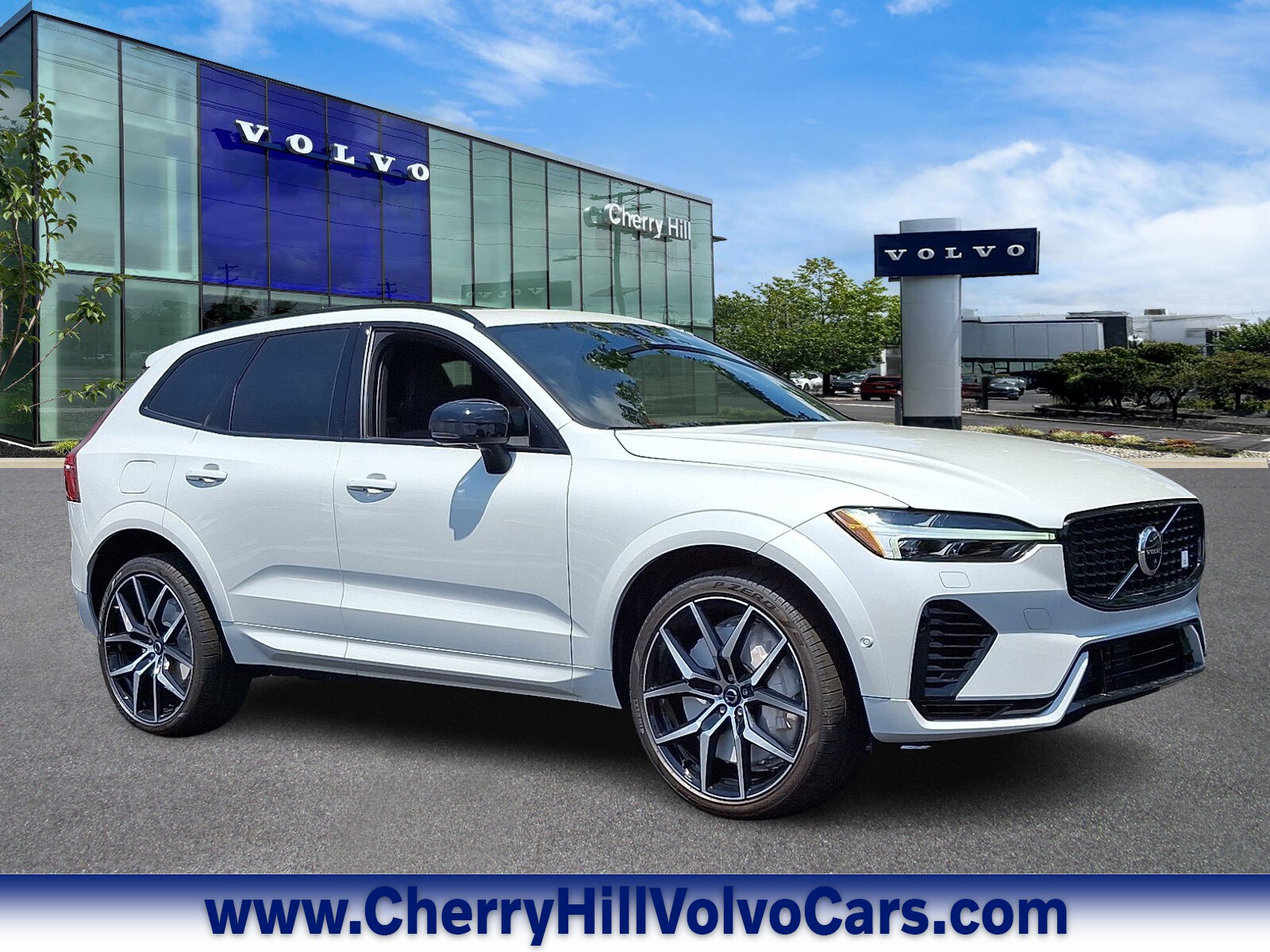 2025 Volvo XC60 plug-in hybrid SUV 